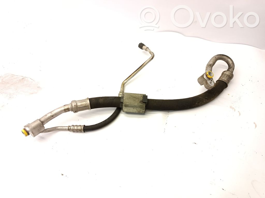 BMW 3 E90 E91 Ilmastointilaitteen putki (A/C) 