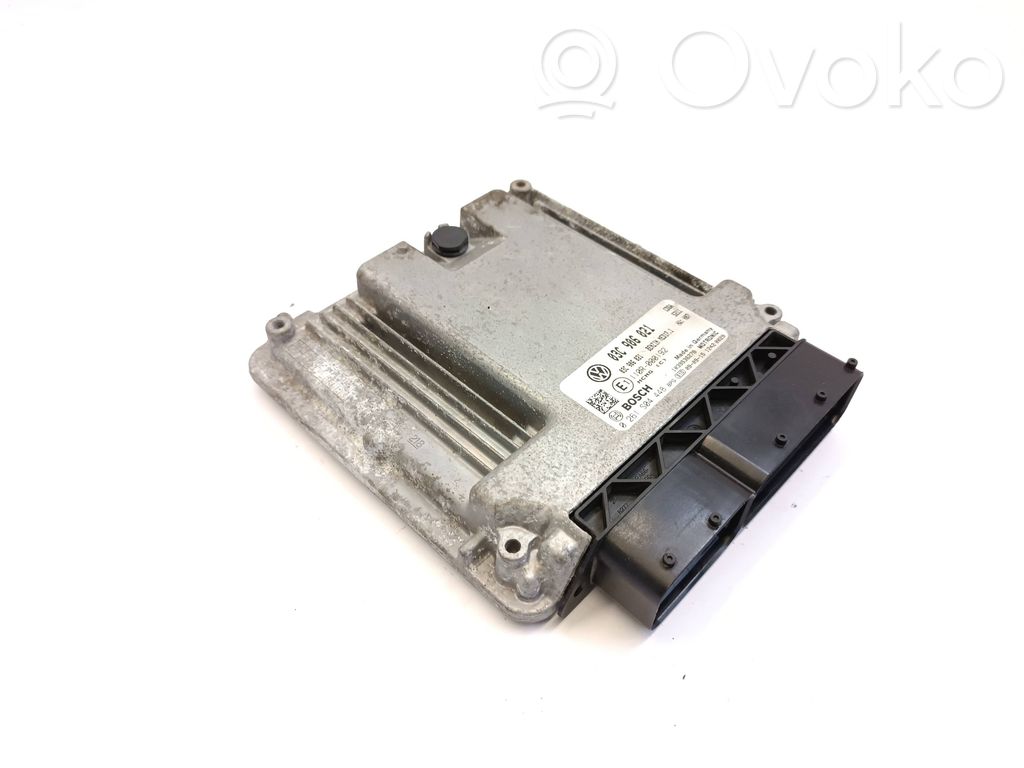 Volkswagen PASSAT B7 Engine control unit/module 