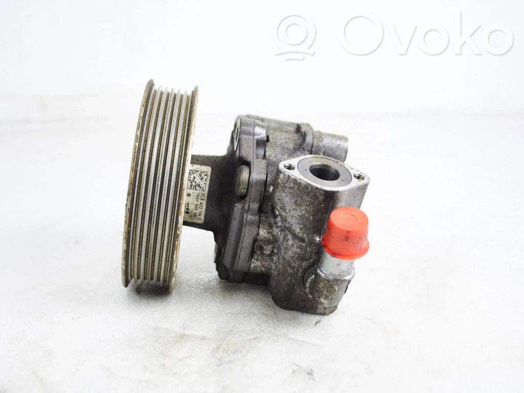 Audi Q7 4L Power steering pump 