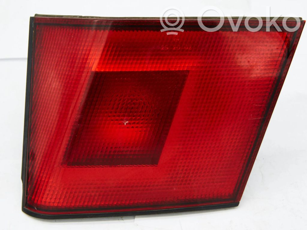 Mitsubishi Carisma Takaluukun takavalot 