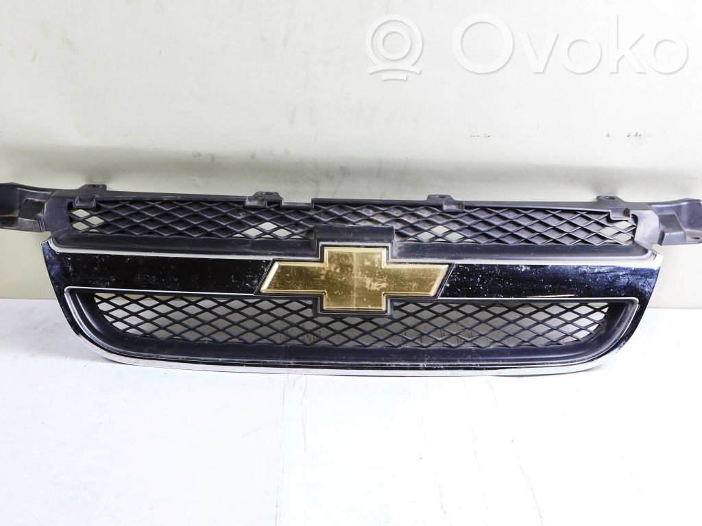 Chevrolet Aveo Front bumper upper radiator grill 