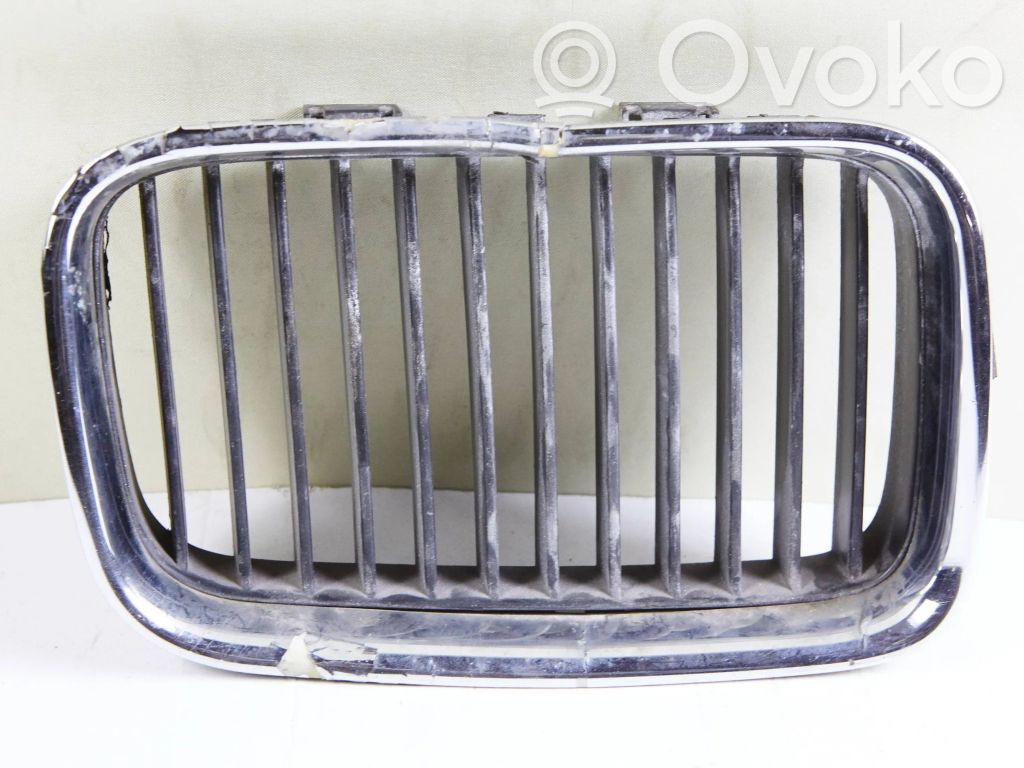 Front grill   51138122238,8122238