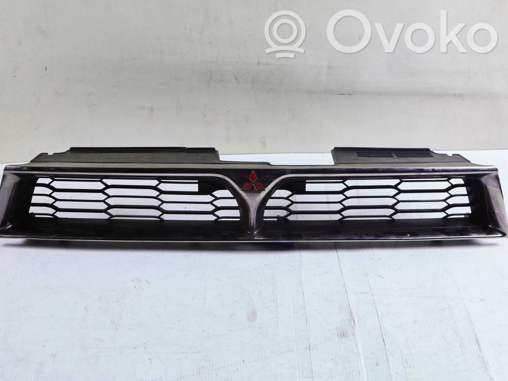 Mitsubishi Galant Etupuskurin ylempi jäähdytinsäleikkö 