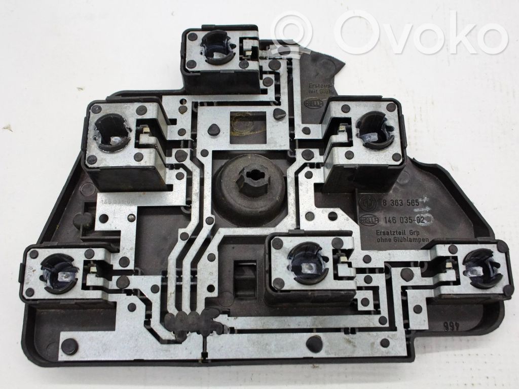 BMW 5 E39 Tail light bulb cover holder 