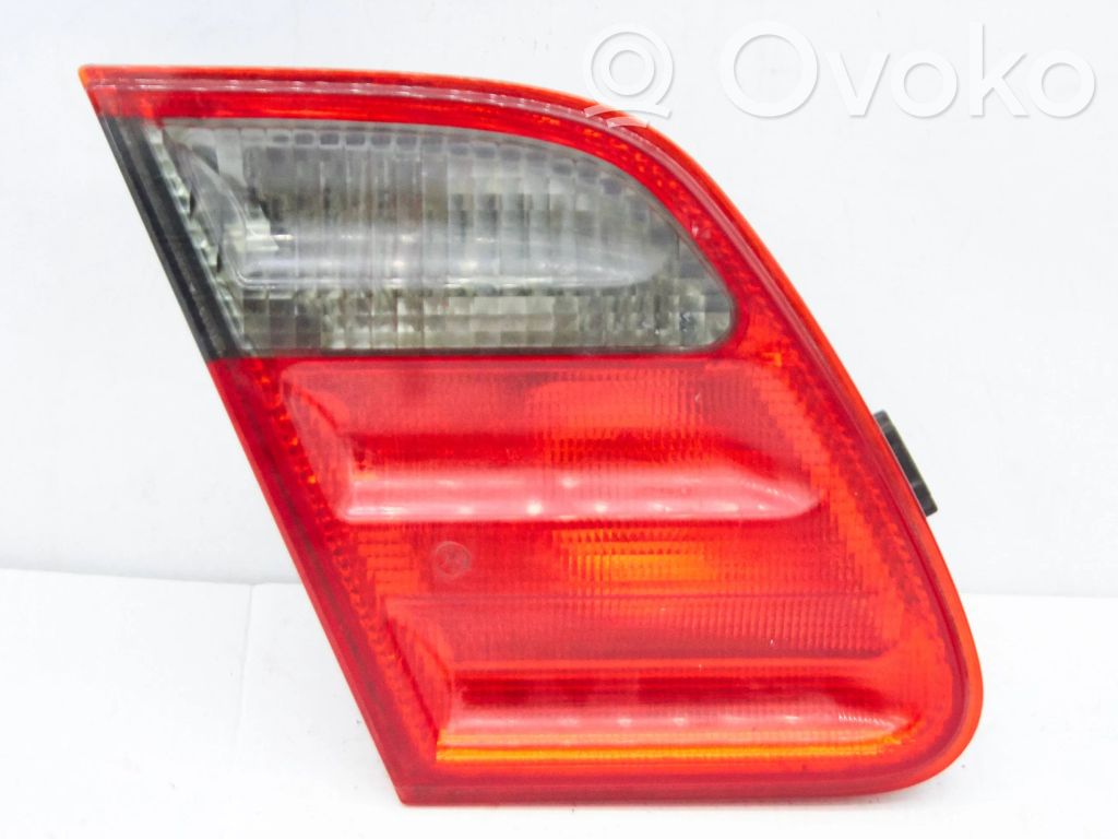 Mercedes-Benz E W210 Lampy tylnej klapy bagażnika 