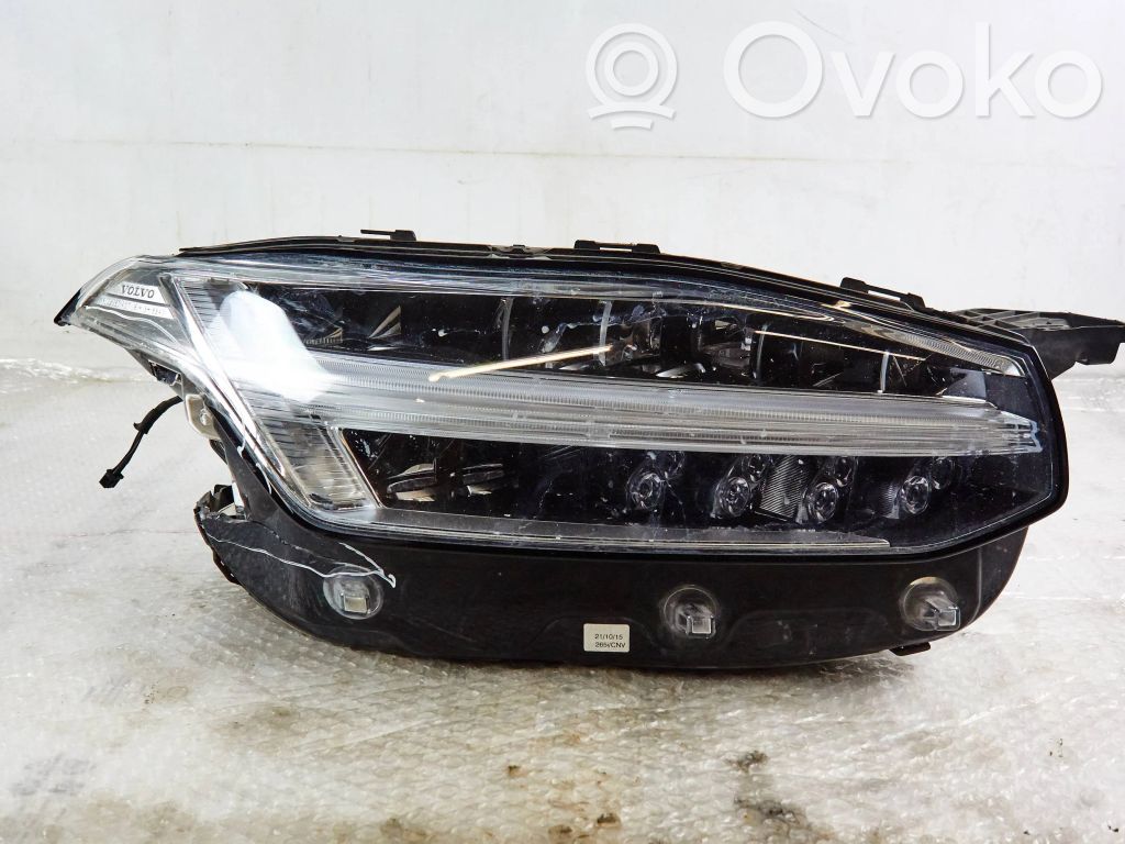 Scheinwerfer   31446688,89909026