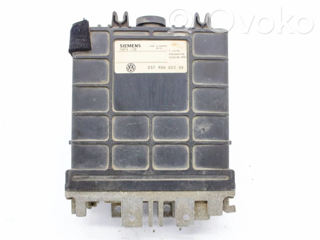 Volkswagen PASSAT B4 Engine control unit/module 