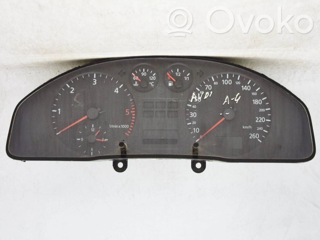 Audi A4 S4 B5 8D Licznik / Prędkościomierz 