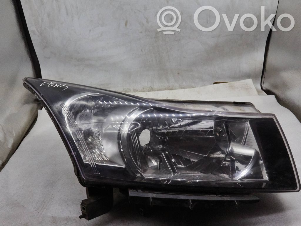 Chevrolet Cruze Lampa przednia 
