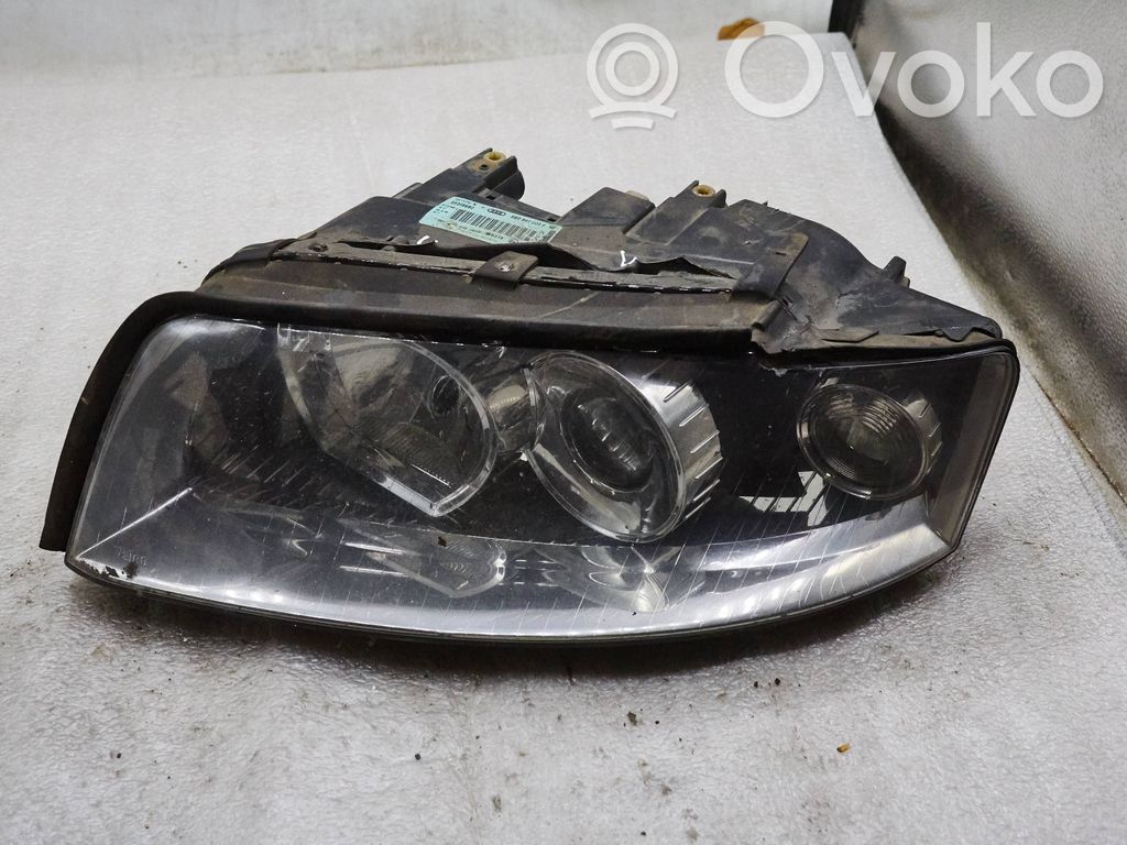 Audi A4 S4 B6 8E 8H Lampa przednia 