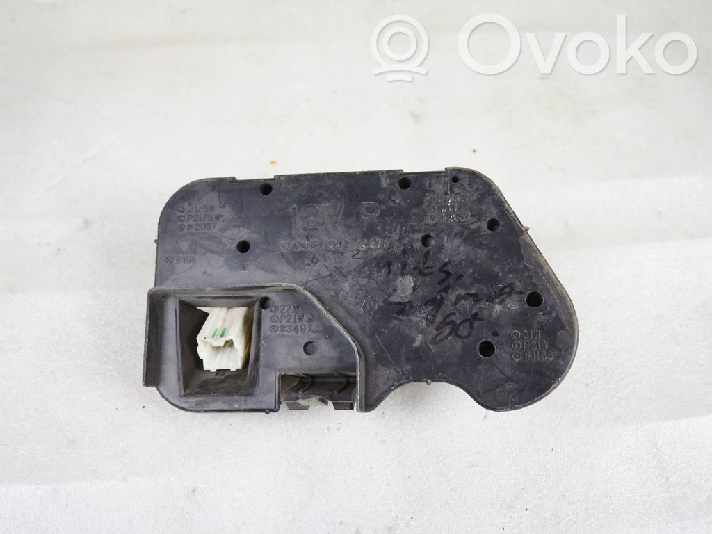 Mitsubishi Sigma Glühbirnenhalter Heckleuchte 