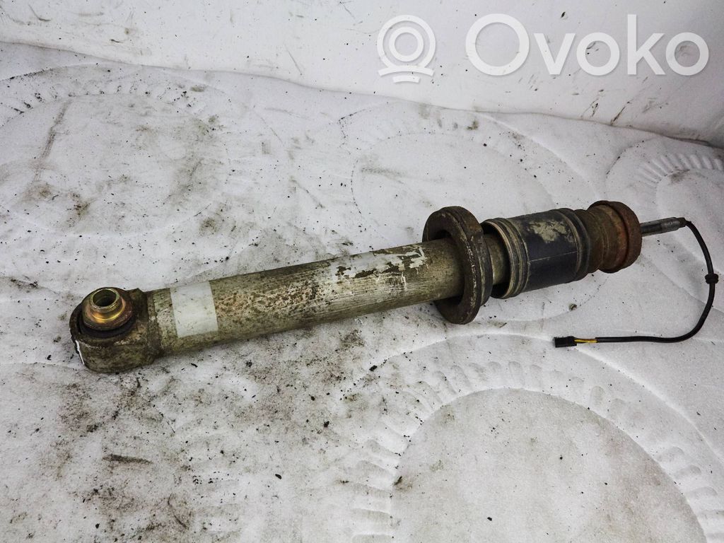 Front shock absorber mounting bracket