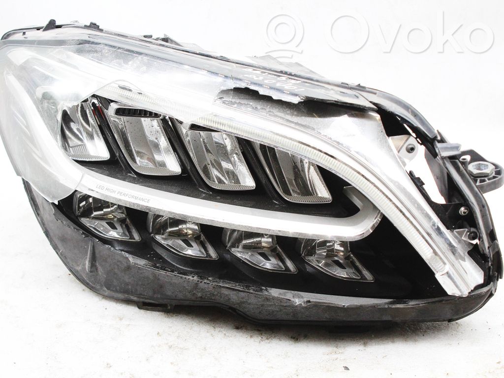 Mercedes-Benz C W205 Lampa przednia 