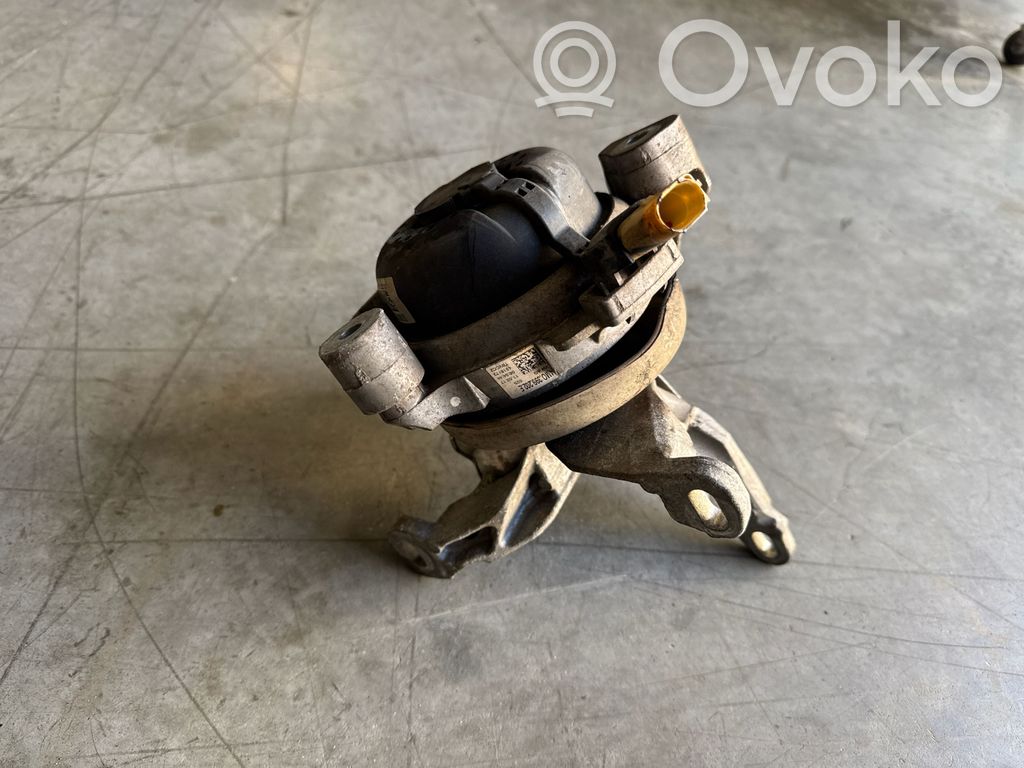 Audi Q7 4M Engine mount bracket 