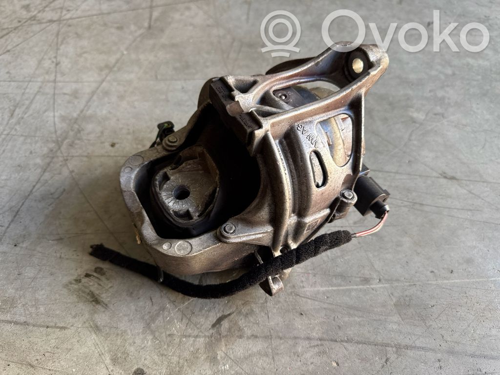 Audi Q7 4M Engine mount bracket 