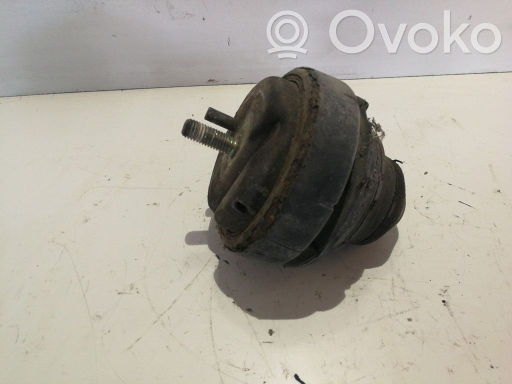 Volvo V70 Engine mount bracket 