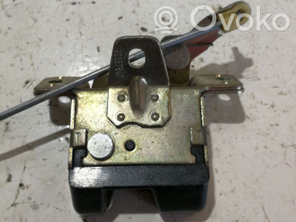 Opel Corsa B Aizmugurējā pārsega slēdzene 