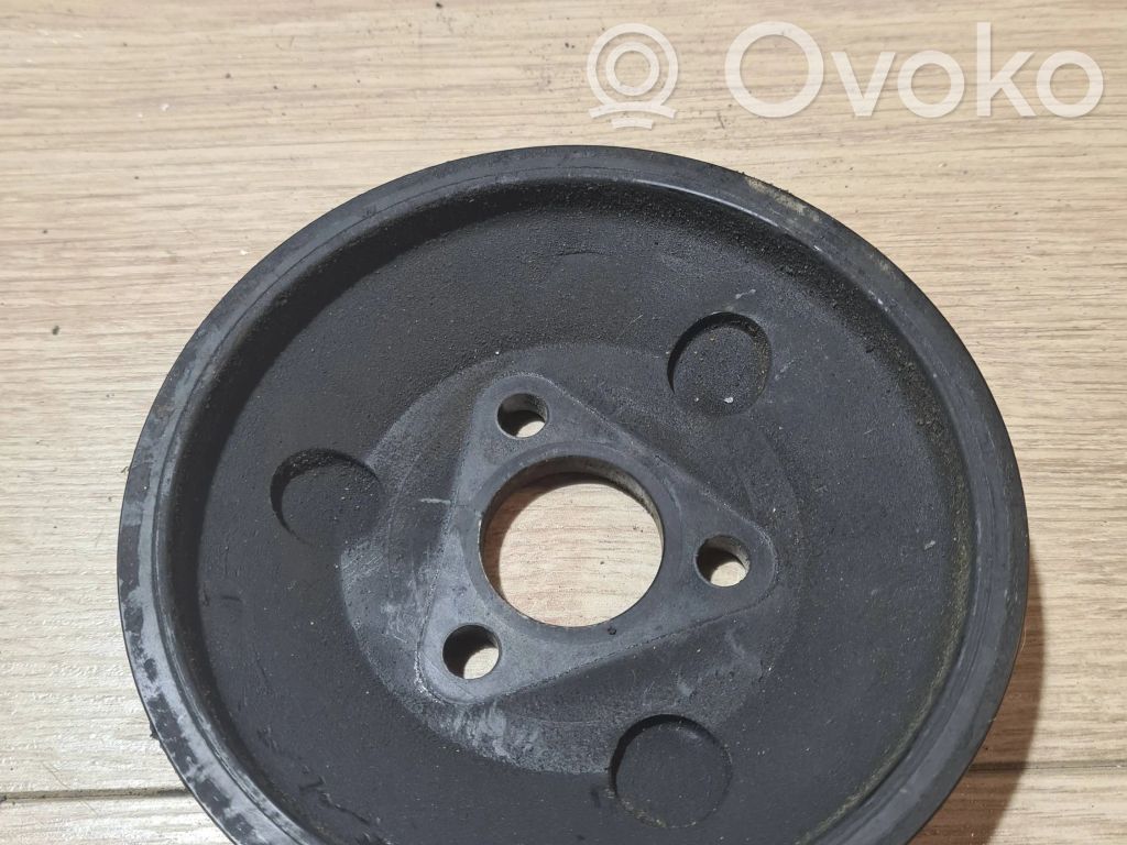 BMW 3 E46 Vairo stiprintuvo siurblio skriemulys 