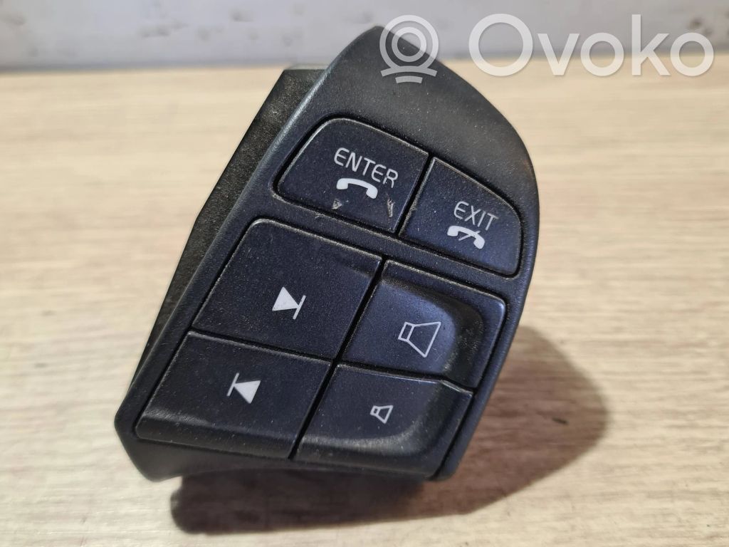 Volvo V70 Steering wheel buttons/switches 