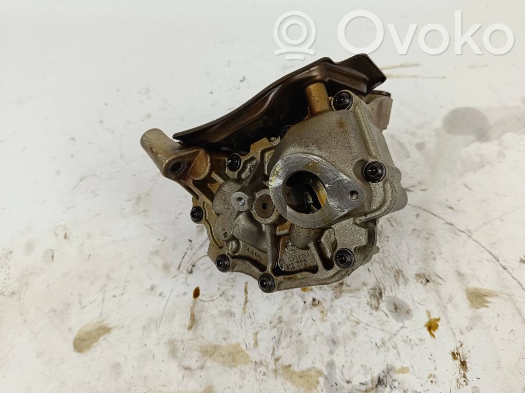 Oil pump   7612772