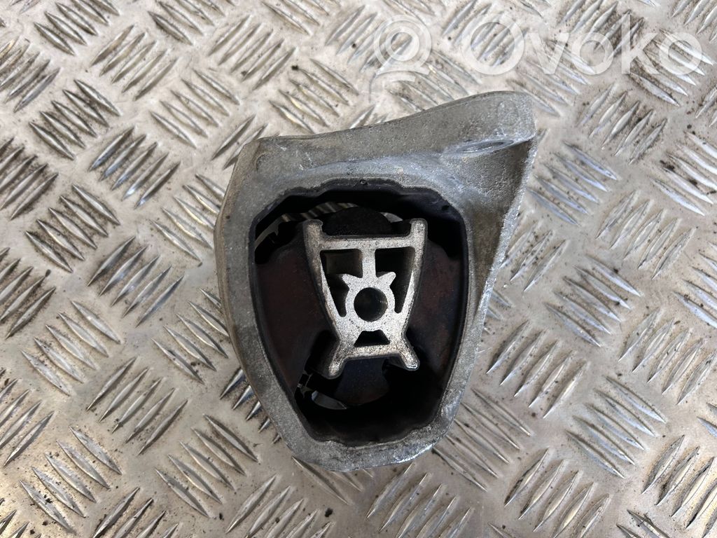 Volvo XC60 Engine mount bracket 