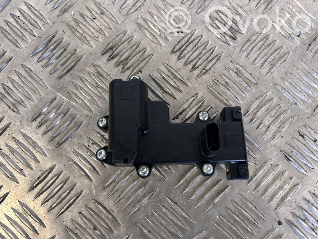 Tesla Model X Door control unit/module 