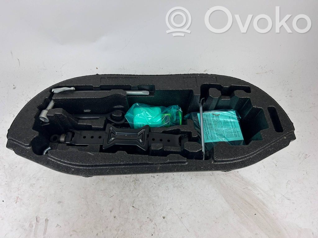 Toyota Mirai Tool set 