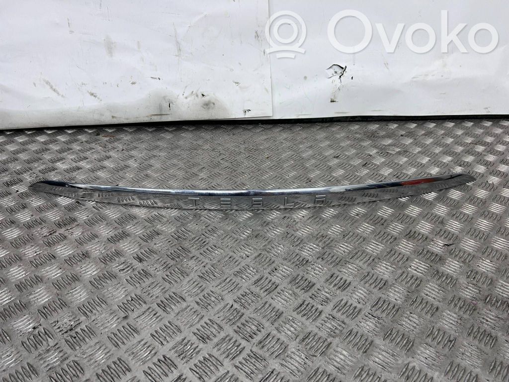 Tesla Model X Tailgate trim 