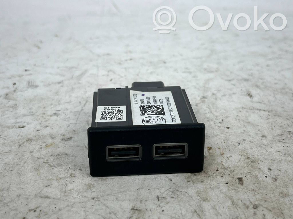 Alfa Romeo Stelvio Enchufe conector USB 