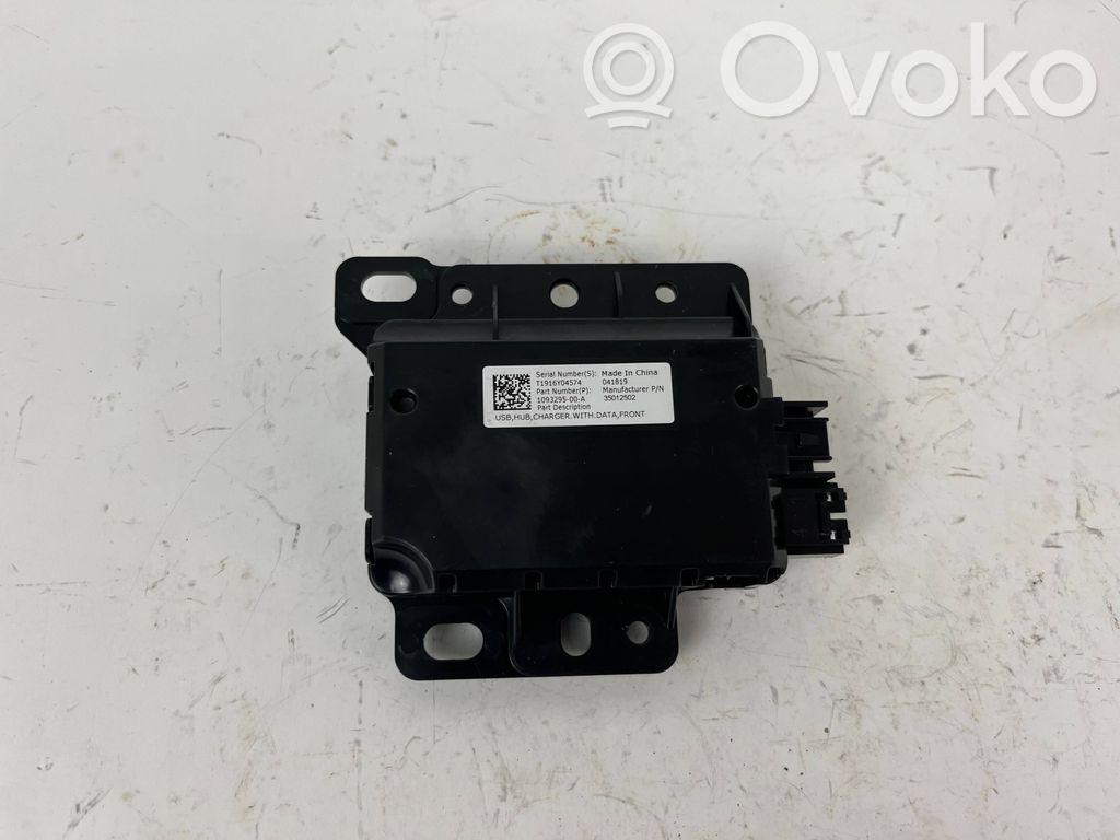 Tesla Model 3 USB control unit 