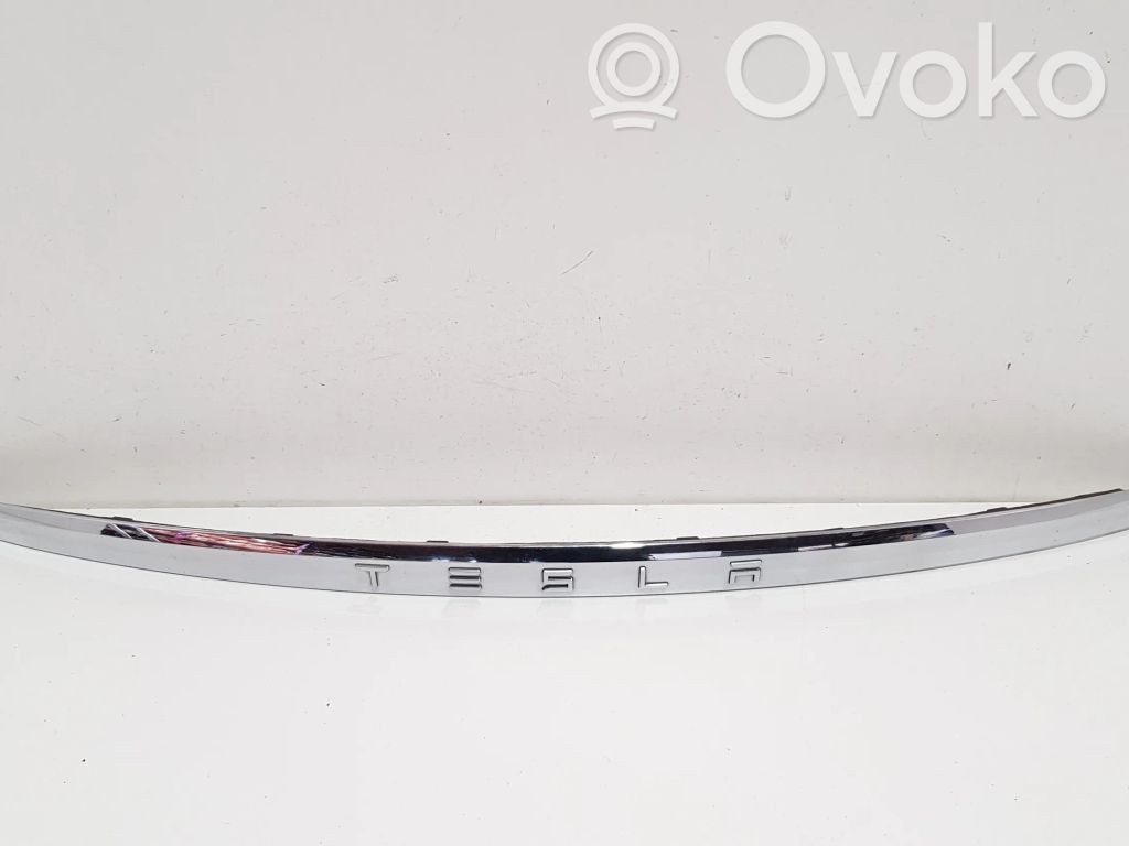 Tailgate trim   104692000B