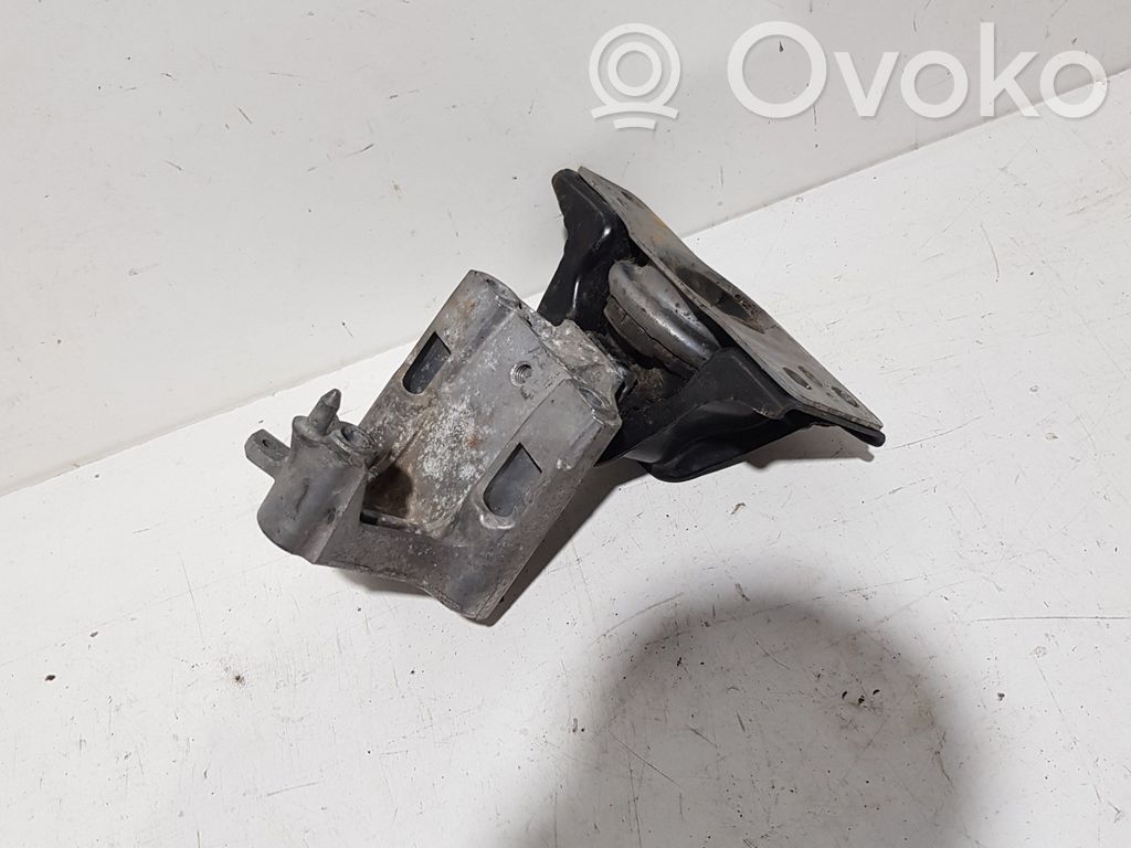 Engine mount bracket   8200281186