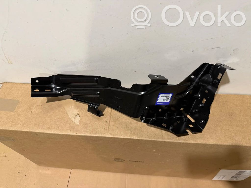Volvo C40 Ylempi jäähdyttimen ylätuen suojapaneeli 