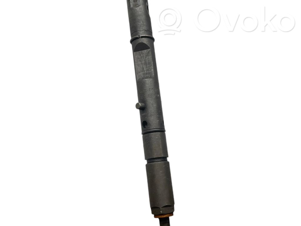 Volkswagen PASSAT B5.5 Inyector de combustible 