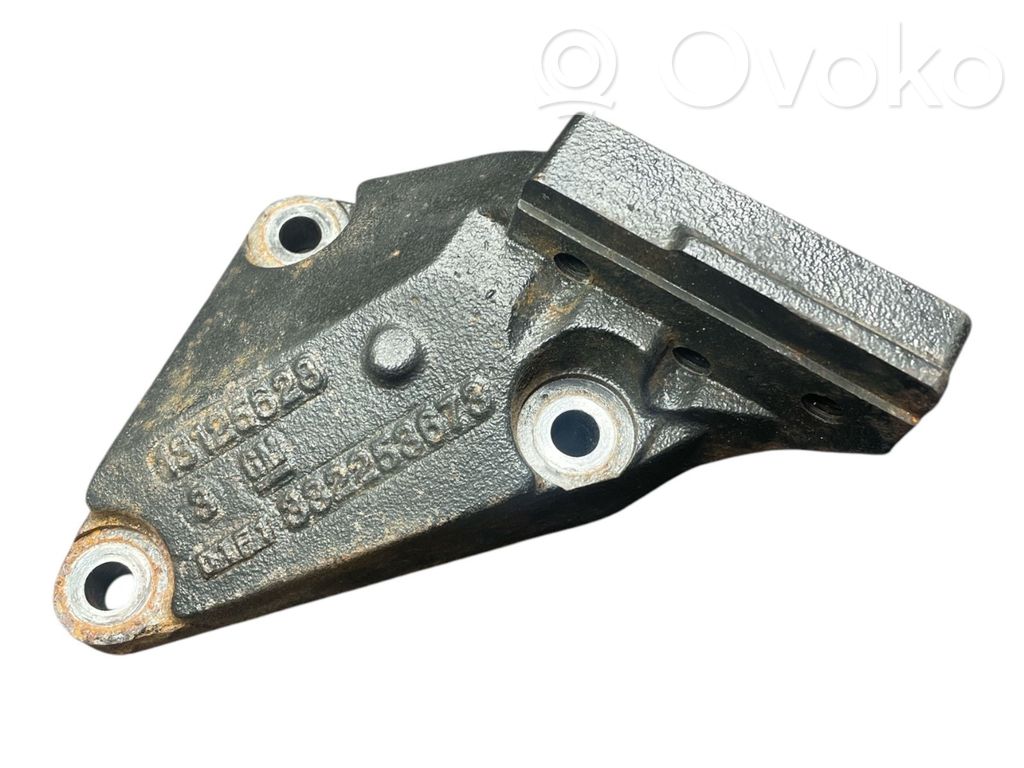 Opel Astra H Engine mounting bracket 