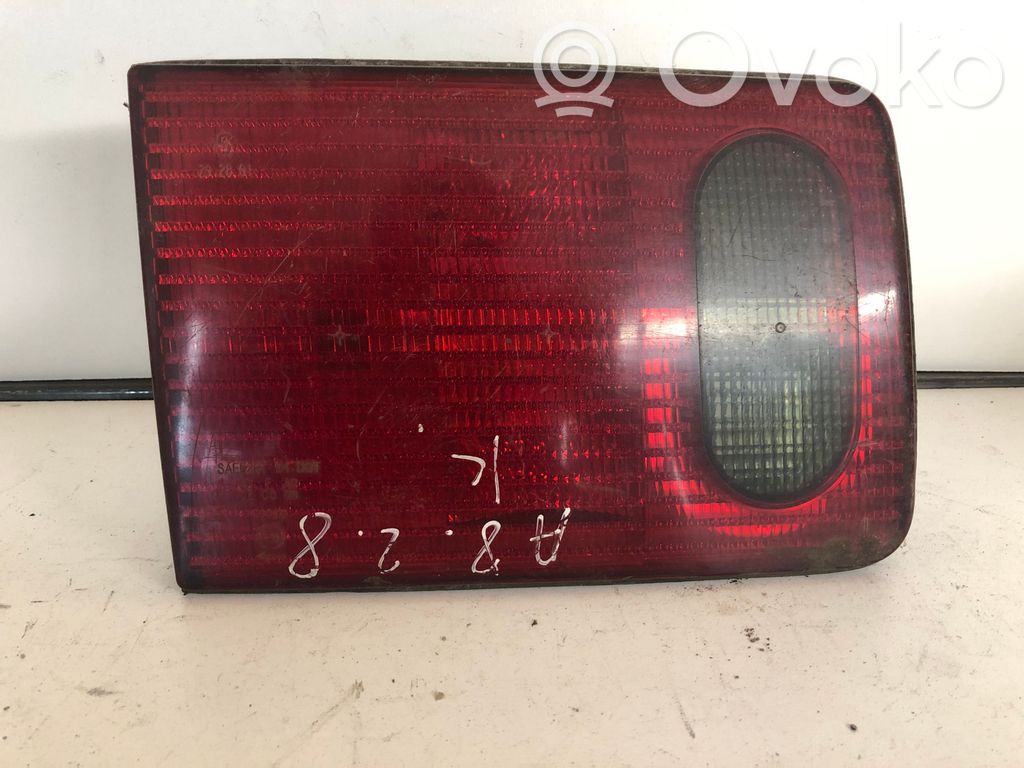 Tailgate rear/tail lights