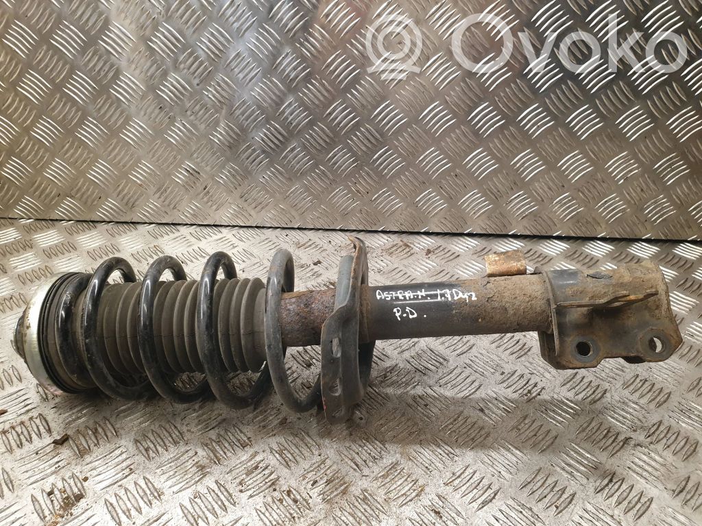 Opel Astra H Amortyzator osi przedniej ze sprężyną 