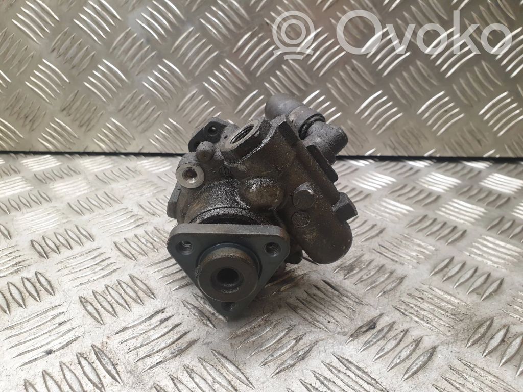 Audi A4 S4 B6 8E 8H Ohjaustehostimen pumppu 