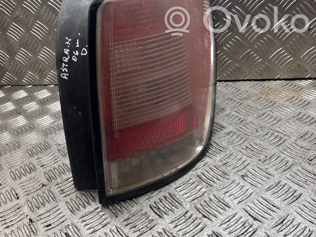 Opel Astra H Lampa tylna 