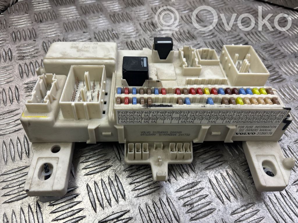 Volvo V50 Fuse module 