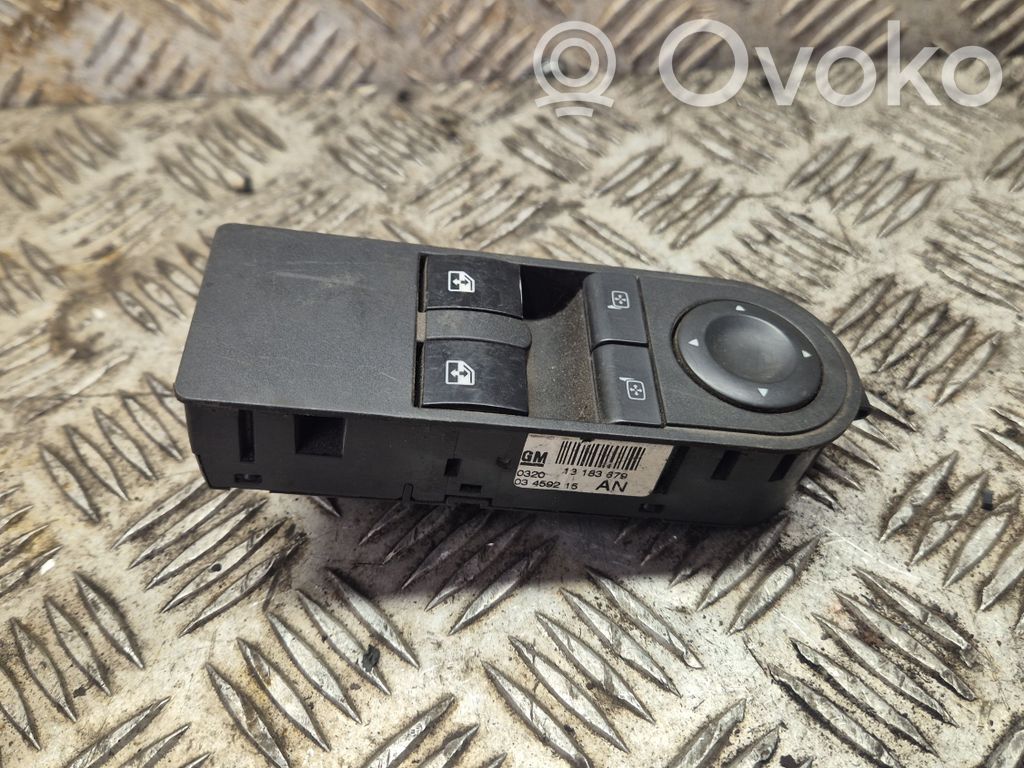 Opel Astra H Electric window control switch 