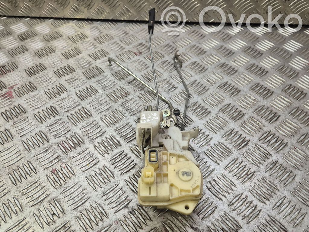 Honda CR-V Front door lock 