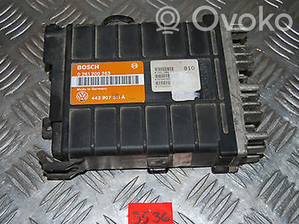 Volkswagen PASSAT B4 Engine control unit/module 