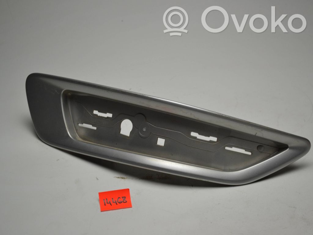 Volvo XC70 Rear tail light reflector 