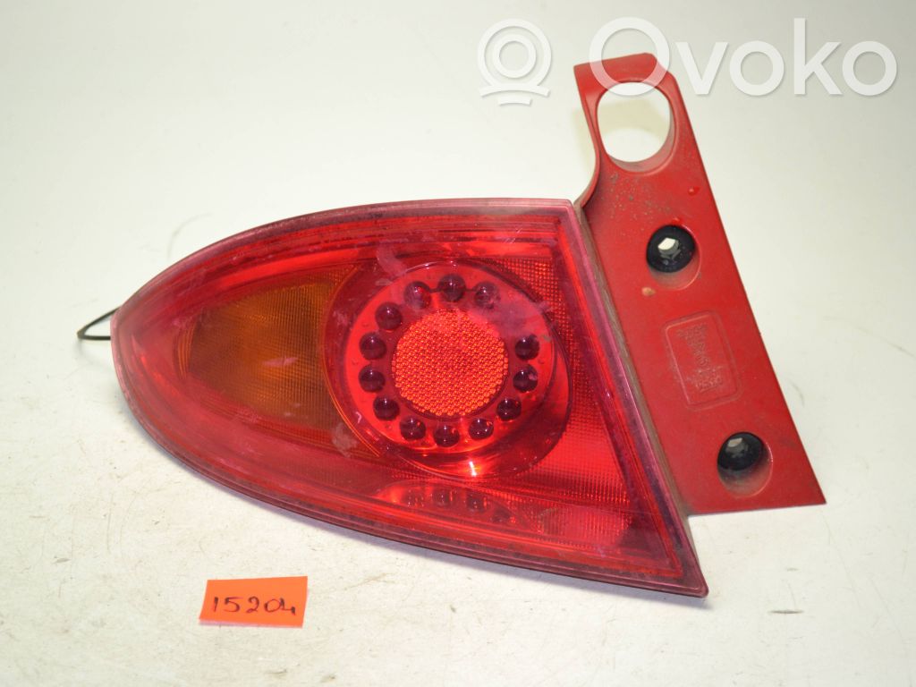 Seat Leon (1P) Aizmugurējais lukturis virsbūvē 