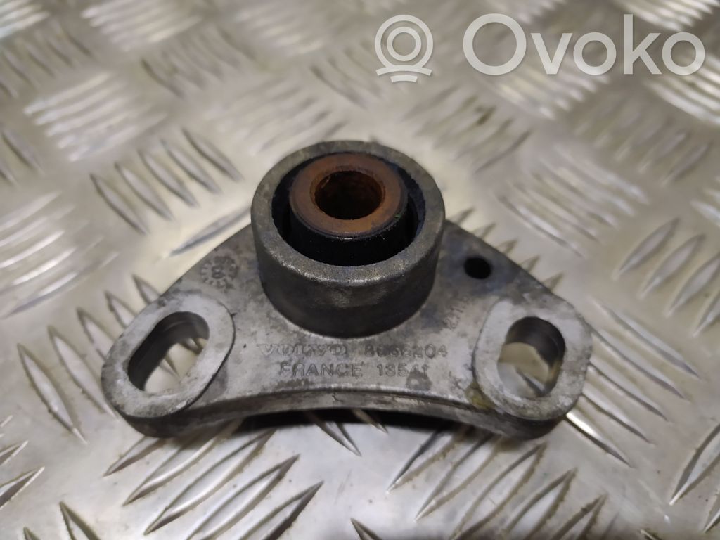 Volvo XC90 Engine mount bracket 