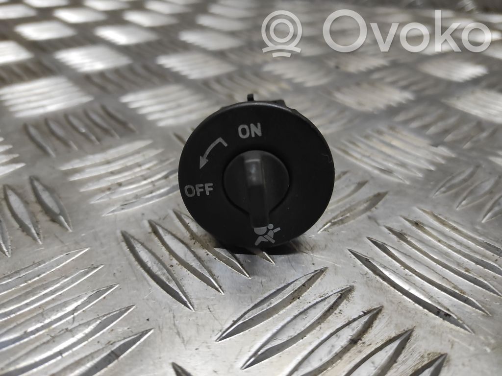 Renault Megane II Passenger airbag on/off switch 
