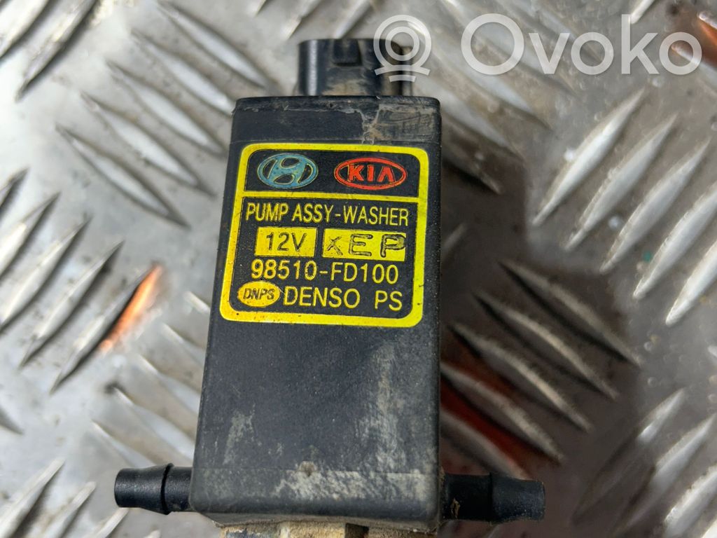 KIA Sorento Windscreen/windshield washer pump 