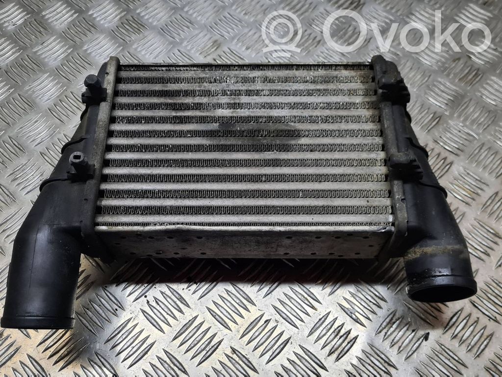 Volkswagen PASSAT B5 Interkūlerio radiatorius 
