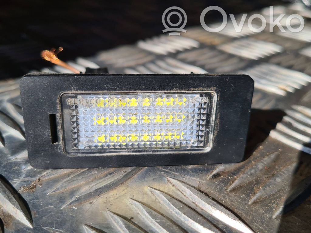 Number plate light   01318